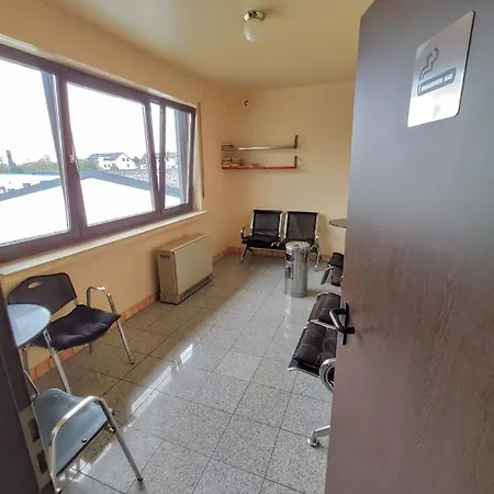 Hotel-pension Schlafpunkt In Bei Koeln Pensión Leverkusen