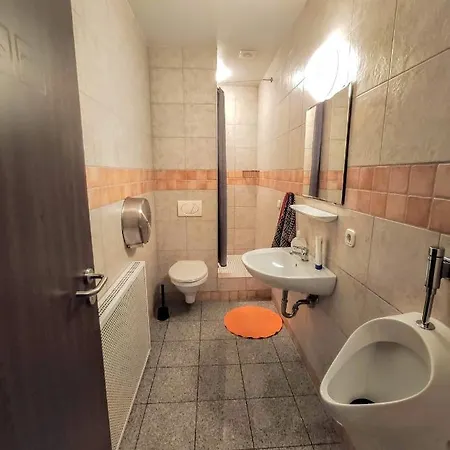 Gasthuis Hotel-pension Schlafpunkt In Bei Koeln