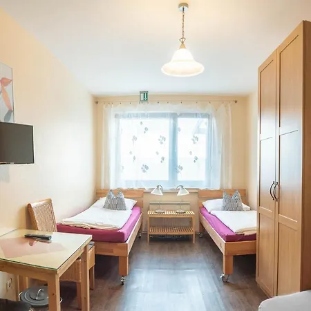 Hotel-pension Schlafpunkt In Bei Koeln Pensión *