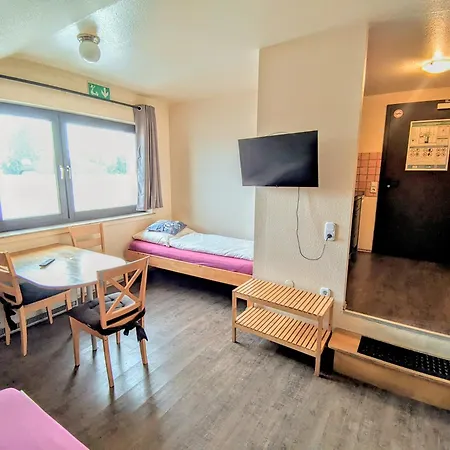 Hotel-pension Schlafpunkt In Bei Koeln * Леверкузен