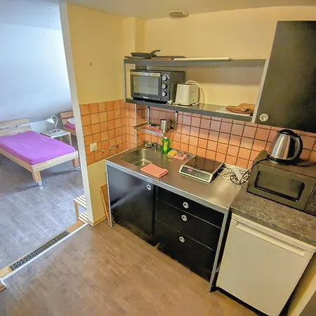 Hotel-pension Schlafpunkt In Bei Koeln * Леверкузен