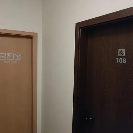 Hotel-pension Schlafpunkt In Bei Koeln Pensión Leverkusen