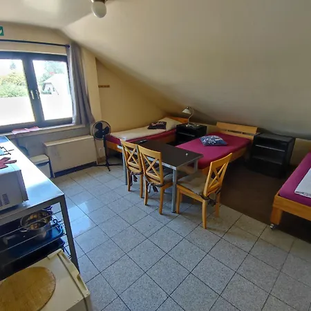 Hotel-pension Schlafpunkt In Bei Koeln Leverkusen