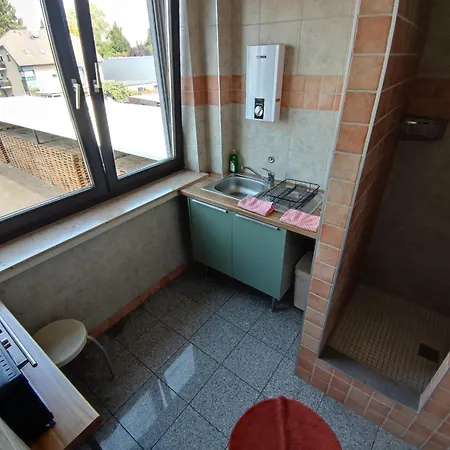 Hotel-pension Schlafpunkt In Bei Koeln Pensión Leverkusen