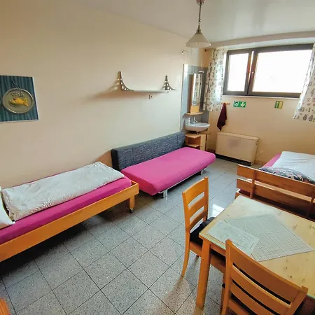 Hotel-pension Schlafpunkt In Bei Koeln Pensión