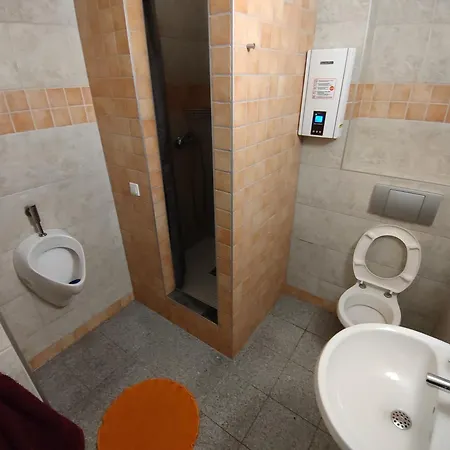 Gasthuis Hotel-pension Schlafpunkt In Bei Koeln Leverkusen