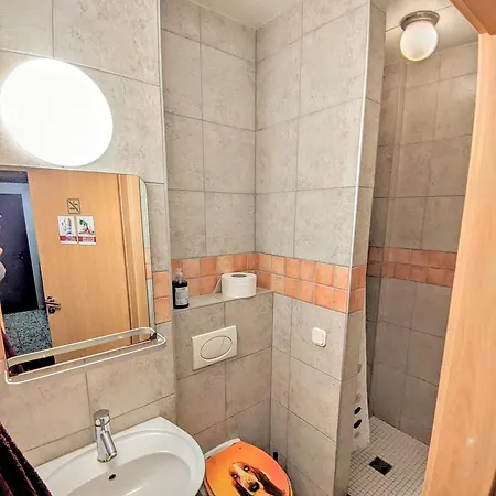 Hotel-pension Schlafpunkt In Bei Koeln Гостевой дом Леверкузен