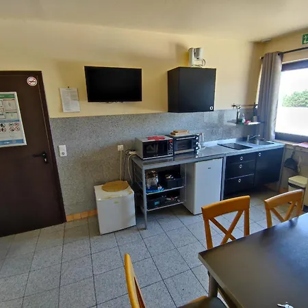 Hotel-pension Schlafpunkt In Bei Koeln Леверкузен