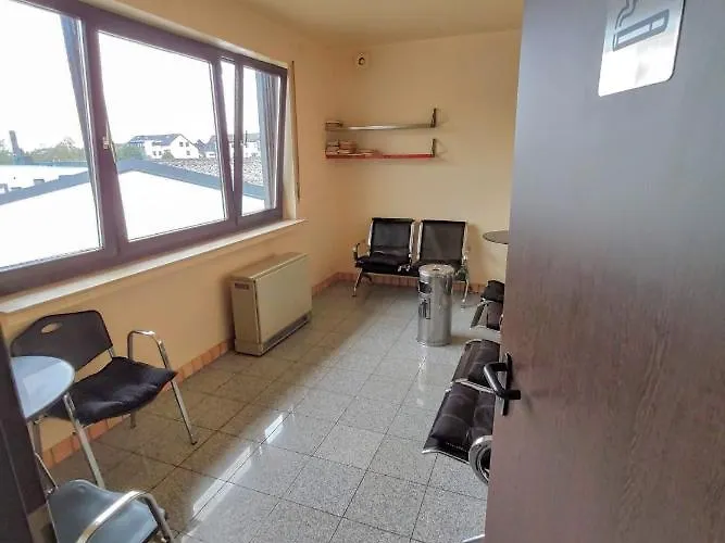 Hotel-pension Schlafpunkt In Bei Koeln Gæstehus Leverkusen