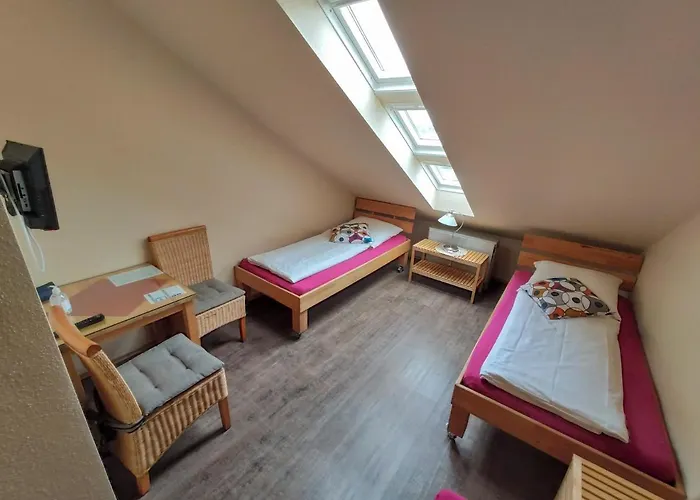 Gasthuis Hotel-pension Schlafpunkt In Bei Koeln