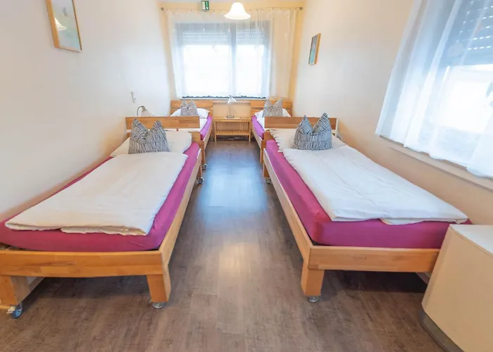 Gasthuis Hotel-pension Schlafpunkt In Bei Koeln *