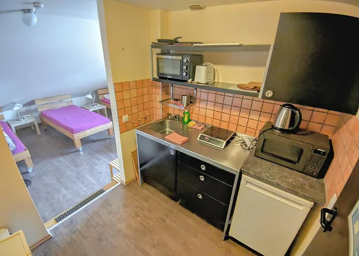 Hotel-pension Schlafpunkt In Bei Koeln * Leverkusen