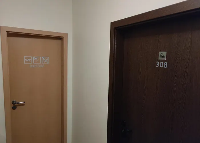 Hotel-pension Schlafpunkt In Bei Koeln Gæstehus Leverkusen