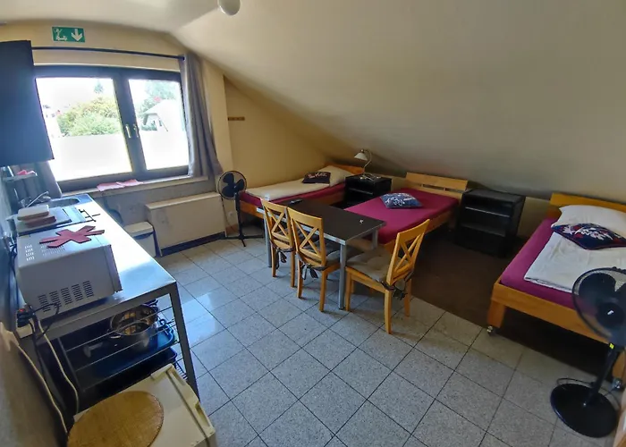 Hotel-pension Schlafpunkt In Bei Koeln Leverkusen