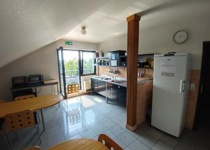 Hotel-pension Schlafpunkt In Bei Koeln * Leverkusen