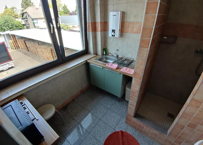 Hotel-pension Schlafpunkt In Bei Koeln בית הארחה לברקוסן