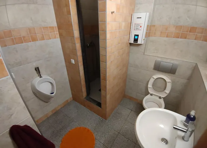 Gasthuis Hotel-pension Schlafpunkt In Bei Koeln Leverkusen
