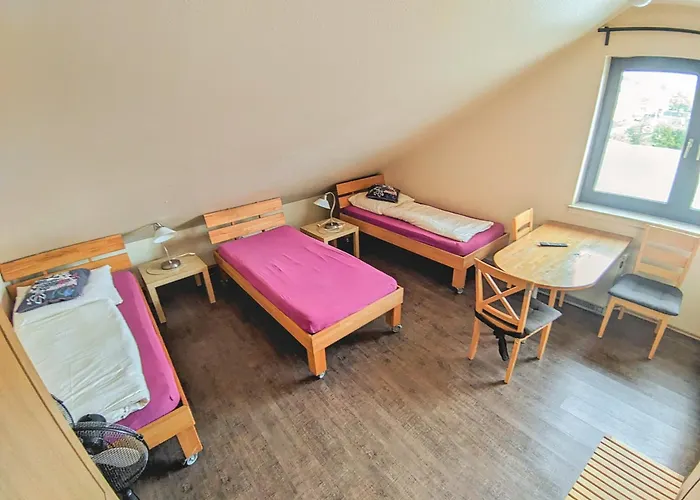 Gasthuis Hotel-pension Schlafpunkt In Bei Koeln