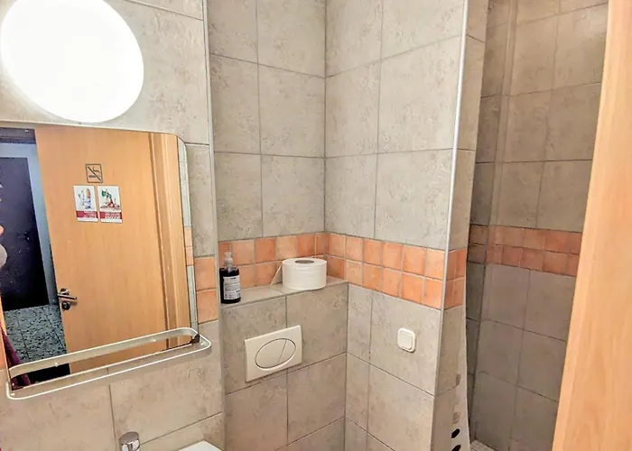 Hotel-pension Schlafpunkt In Bei Koeln בית הארחה לברקוסן